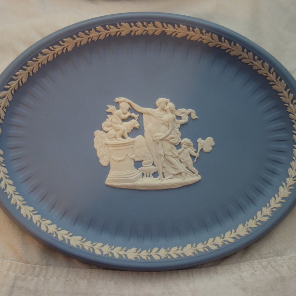 Wedgwood Jasperware “Cupid” Tray - Picture 3 of 4
